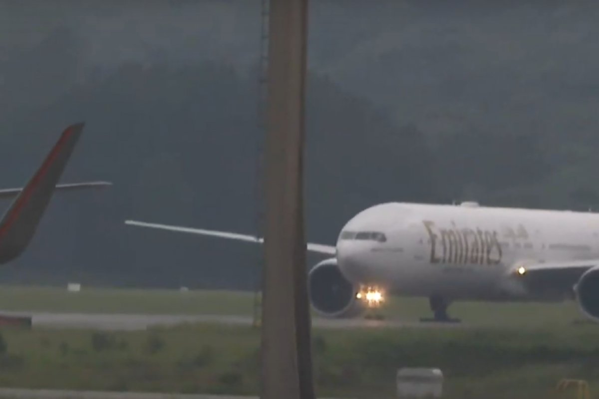 Avião com dois milhões de doses da vacina de Oxford chegam ao Brasil