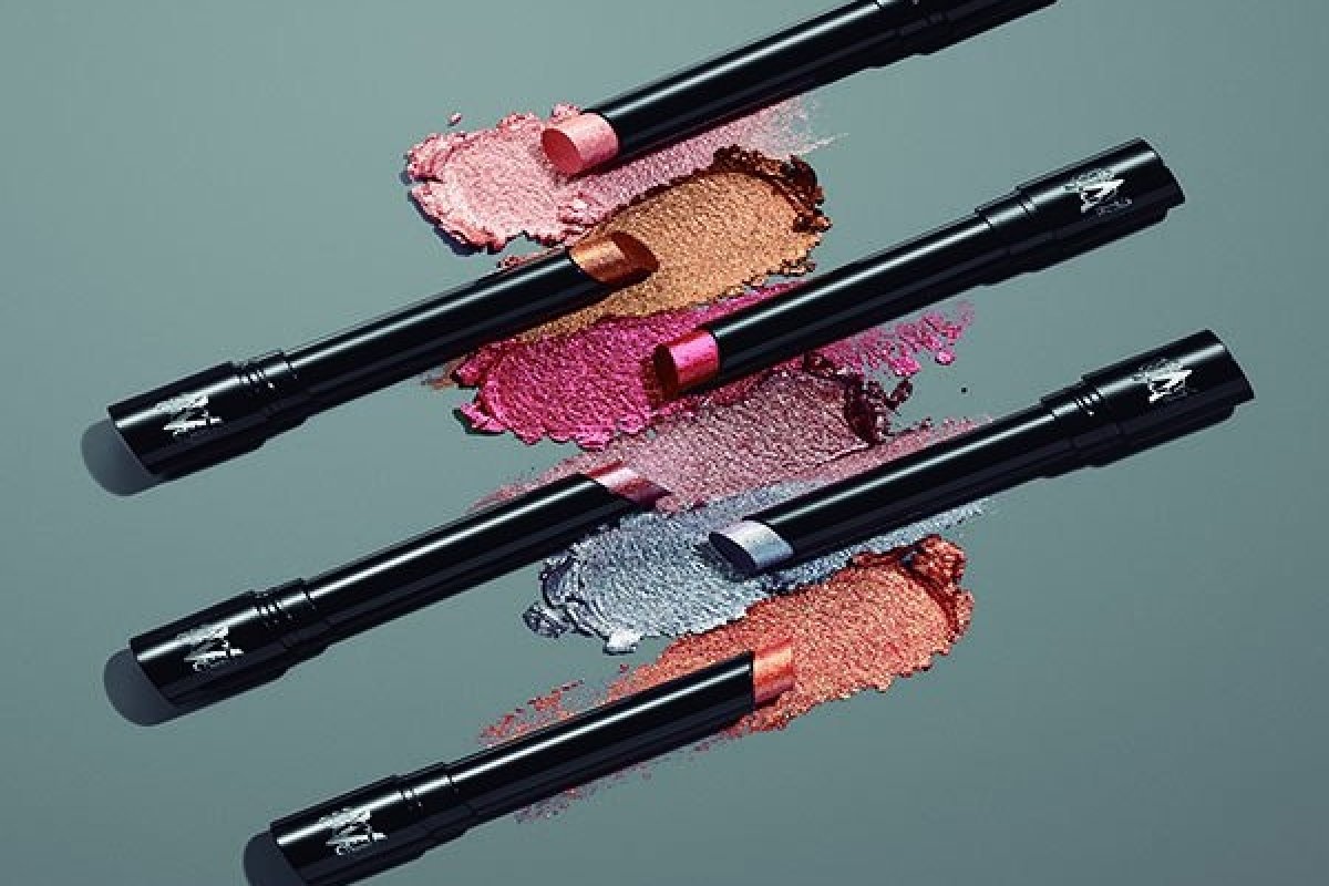 Com partículas peroladas, KVD Vegan Beauty lança no Brasil sombra em bastão