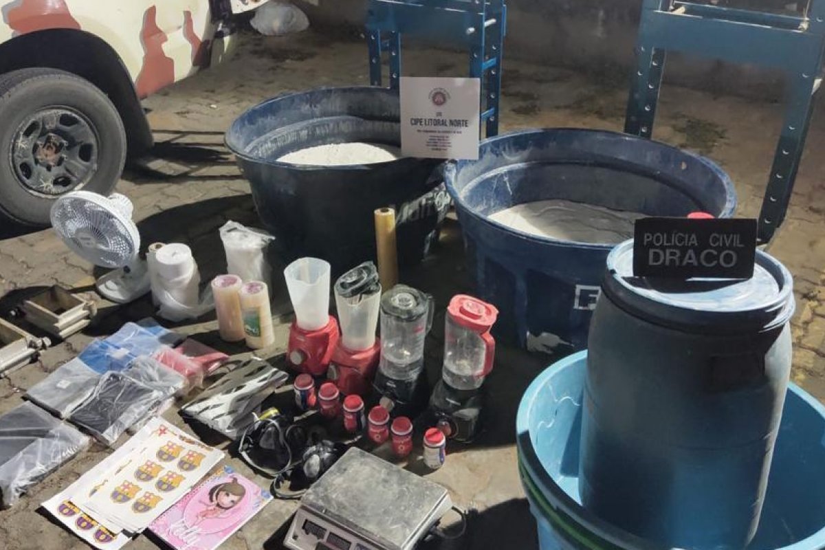 Polícia encontra meia tonelada de cocaína em laboratório de refino em Feira de Santana