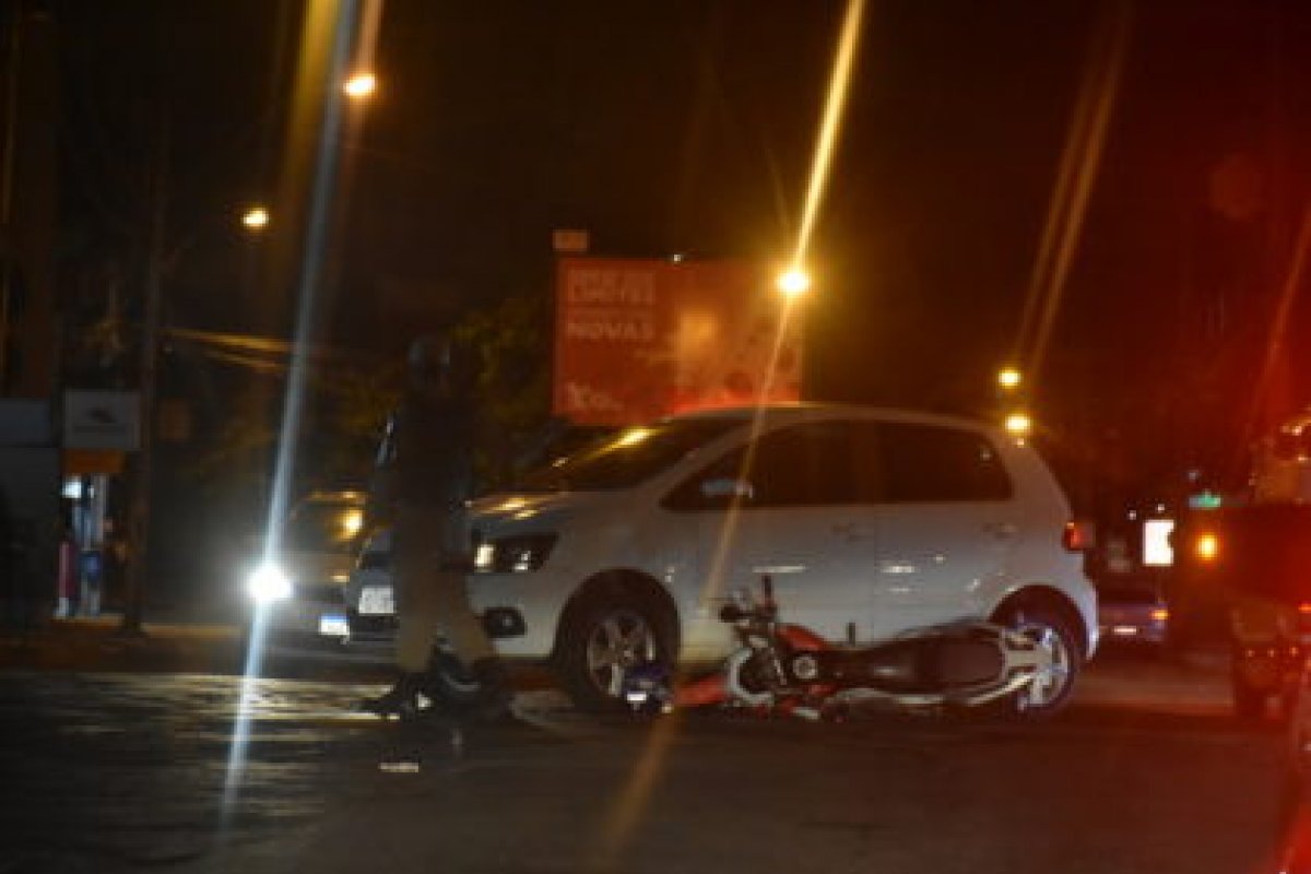 Motociclista fica ferido após colisão com carro em Vitória da Conquista