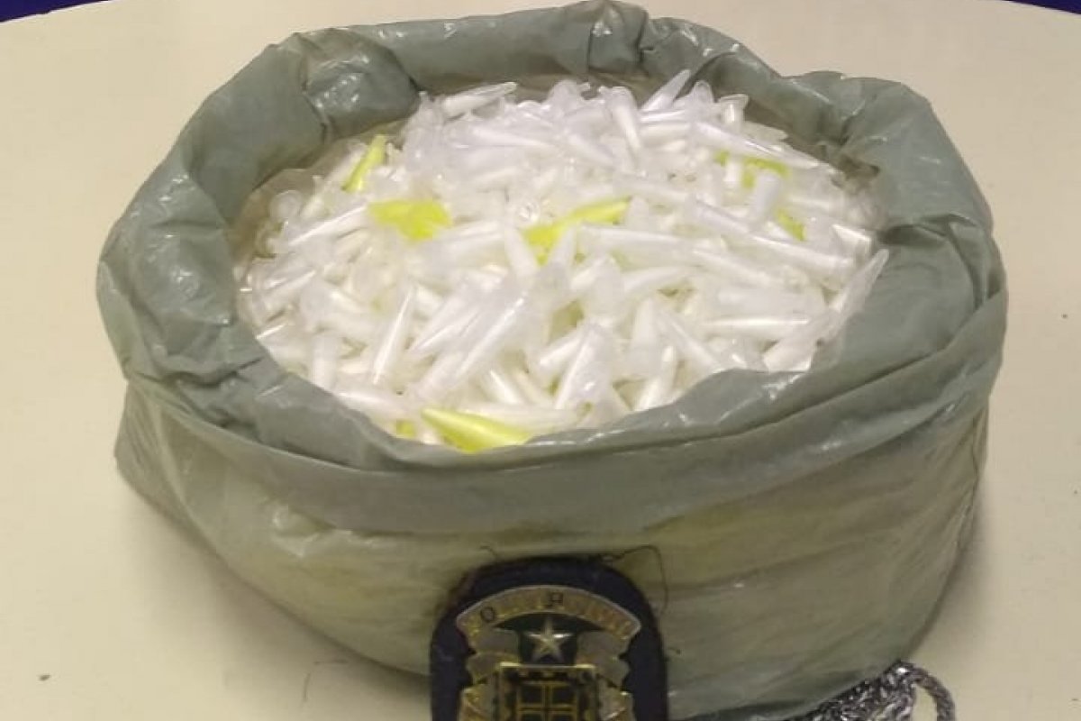 Homem é preso com 1,7 mil pinos de cocaína na Garibaldi, em Salvador