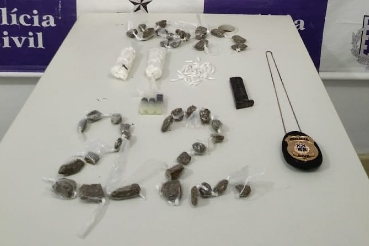 Drogas são apreendidas em ponto de tráfico em Simões Filho