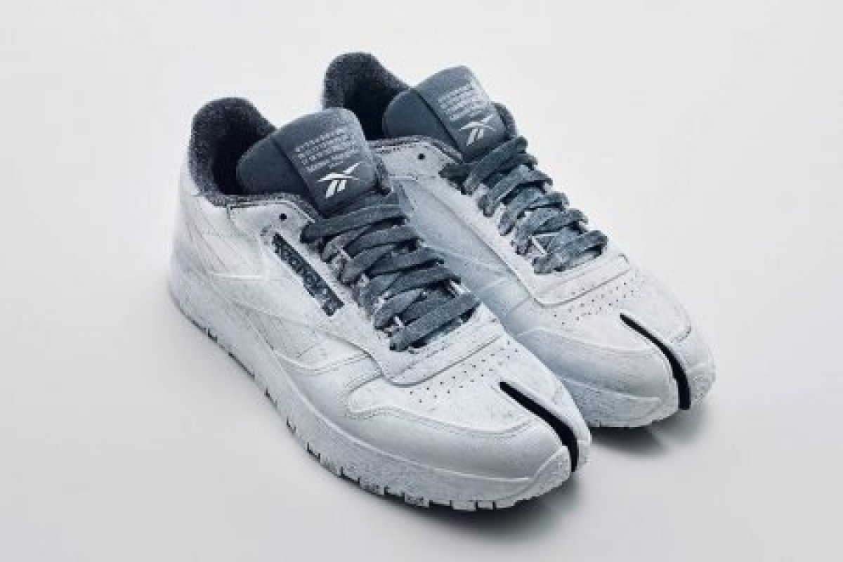 Reebok e Maison Margiela apresentam tênis com o polêmico bico dividido