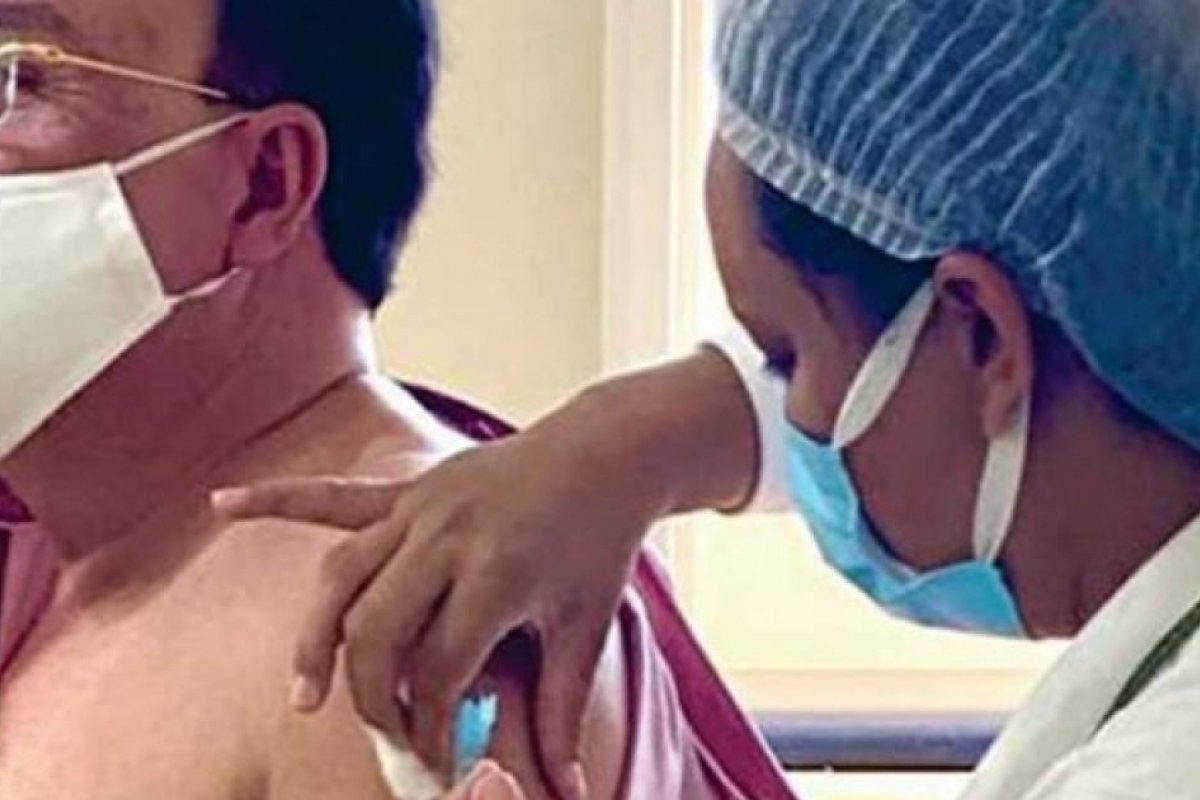 Justiça Federal nega liminar para punir prefeito que furou fila de vacinação da Covid-19