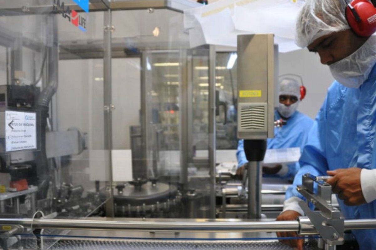 Fiocruz deve receber insumos da vacina de Oxford só no dia 8 de fevereiro