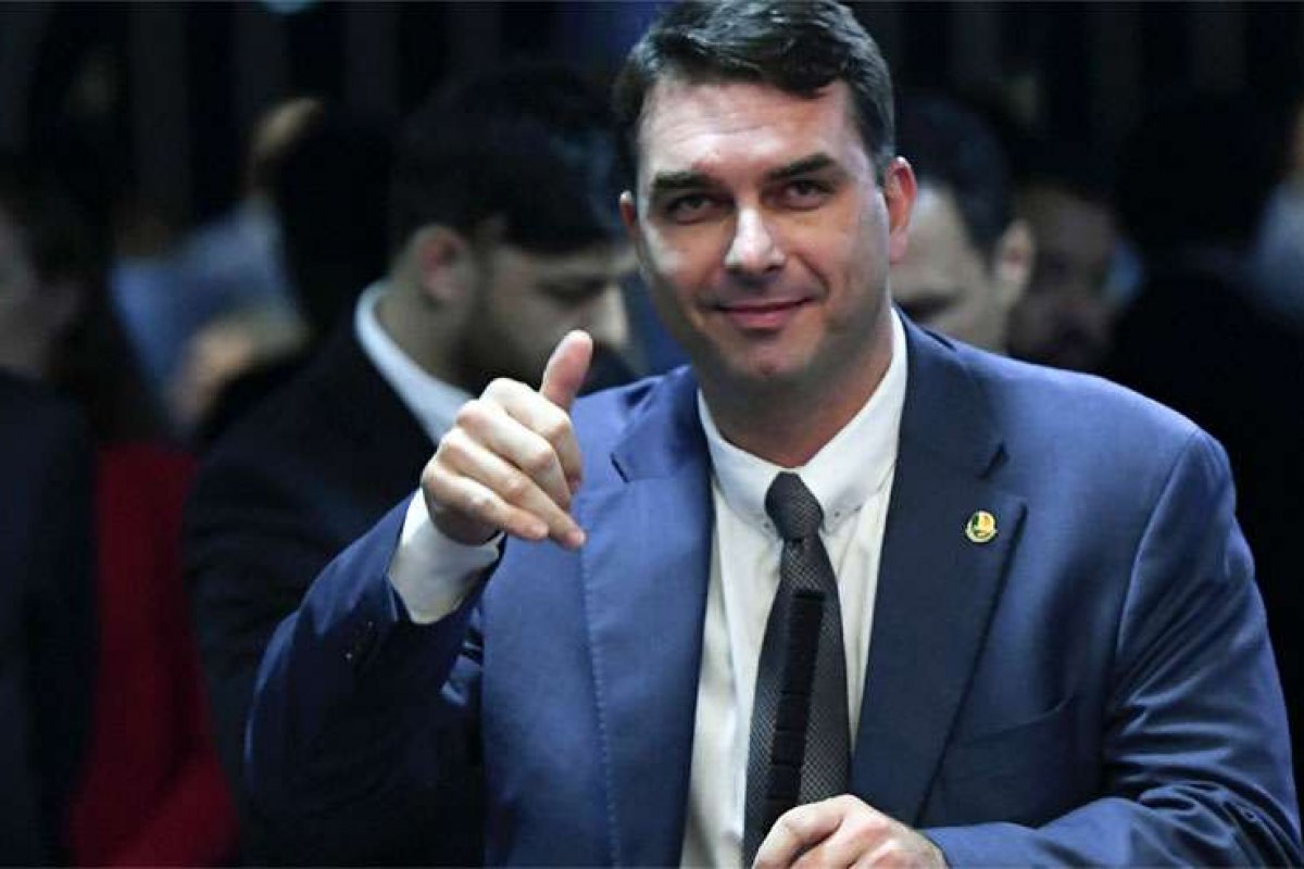 Gilmar suspende pauta do TJ sobre foro de Flávio Bolsonaro