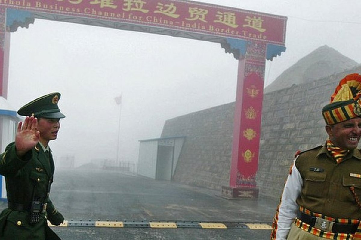 Tropas indianas e chinesas entram em confronto na fronteira