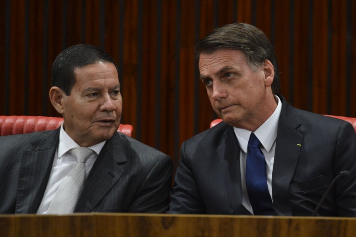 Queda da popularidade de Bolsonaro é atribuída a “ruídos”, diz Mourão