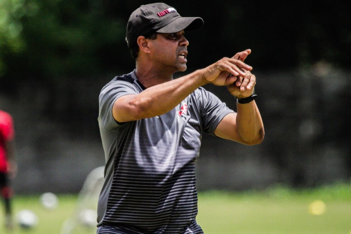 "Nosso jogo de final de Copa do Mundo", diz Chagas sobre jogo para permanência do Vitória na série B