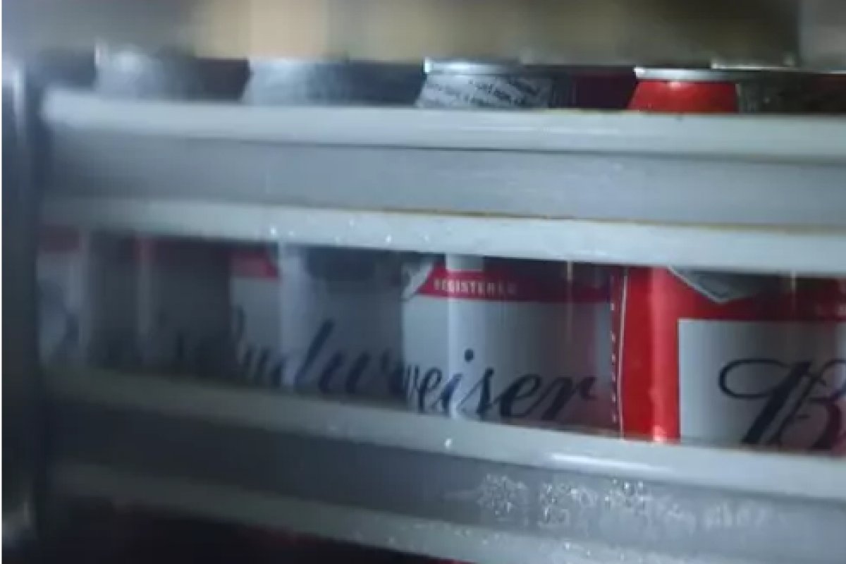 Budweiser cancela propaganda no Super Bowl para doar recursos para produção de vacina contra Covid-19