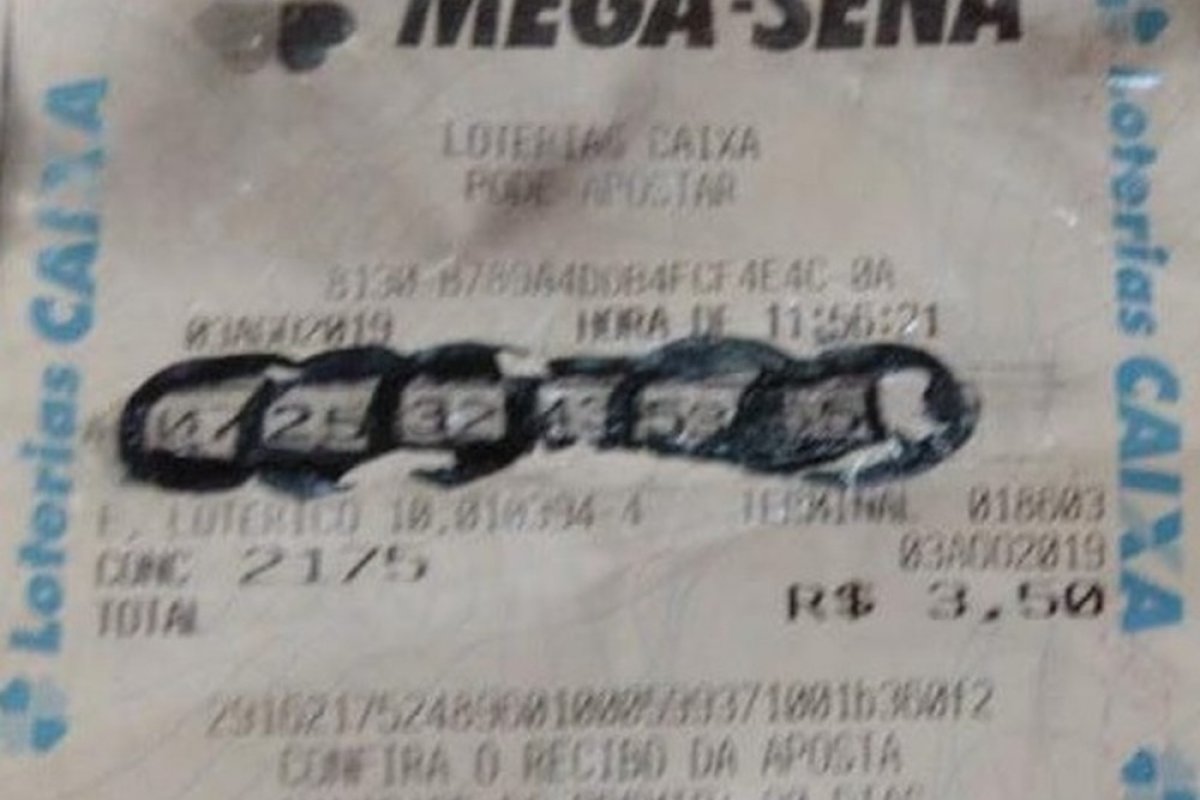 Mulher é presa ao tentar falsificar bilhete de loteria