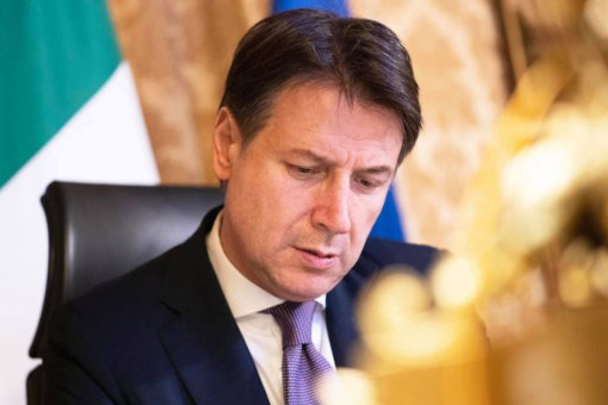 Primeiro-ministro da Itália renuncia e abre negociações para formação de novo governo