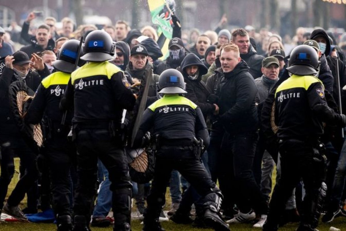 Holanda tem terceira noite de protestos contra toque de recolher para conter a pandemia