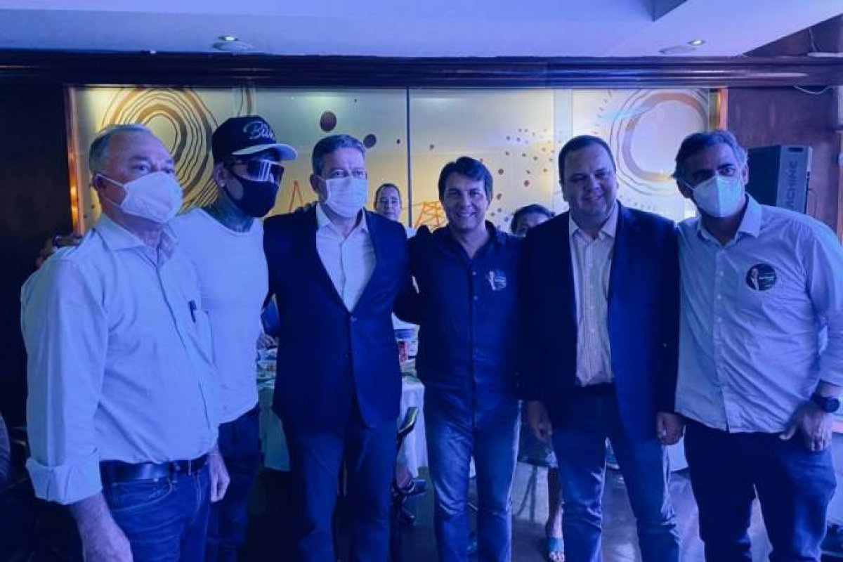 Bancada do DEM em Salvador fecha com Arthur Lira em reta final de campanha para Câmara