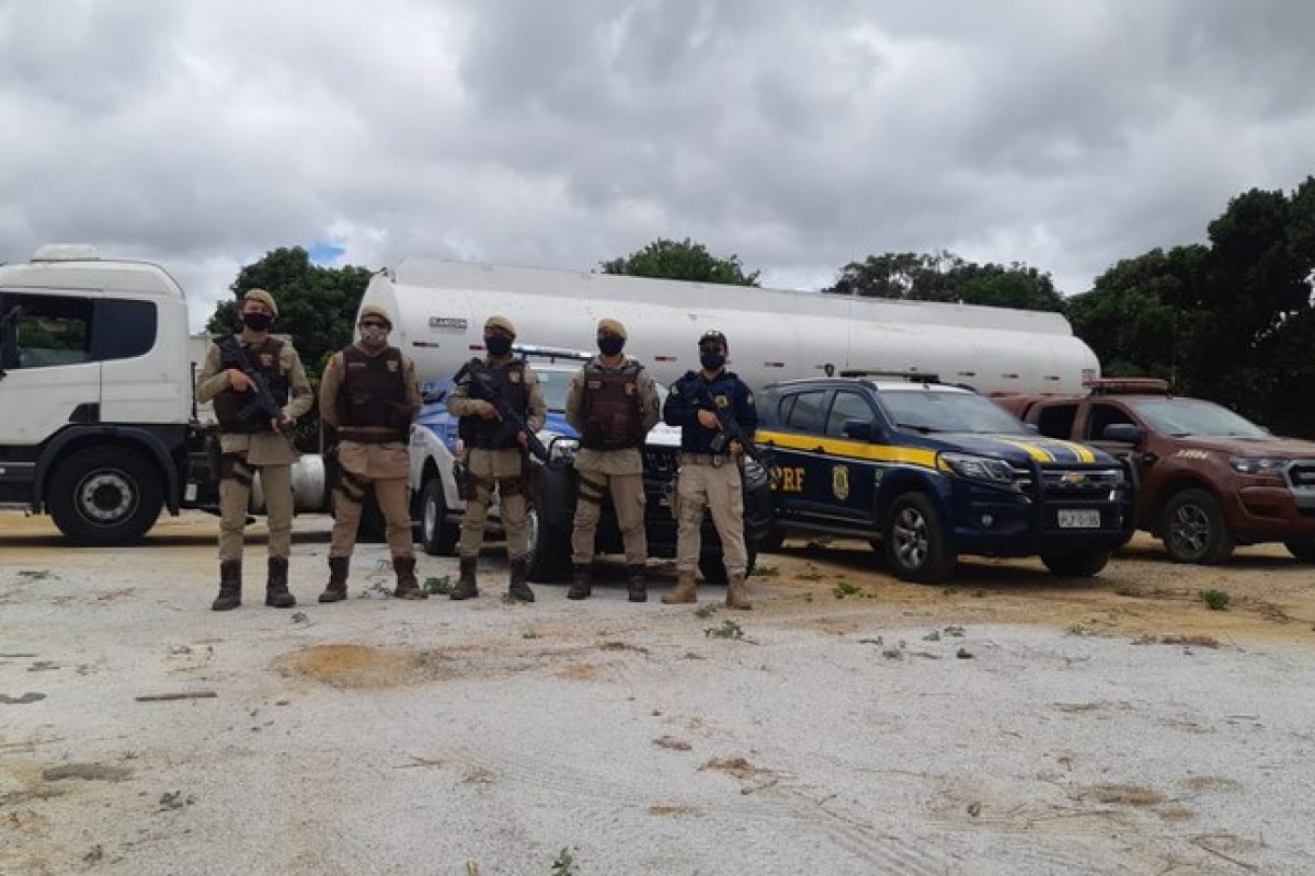 Caminhão tanque roubado é recuperado pela PRF no sudoeste da Bahia