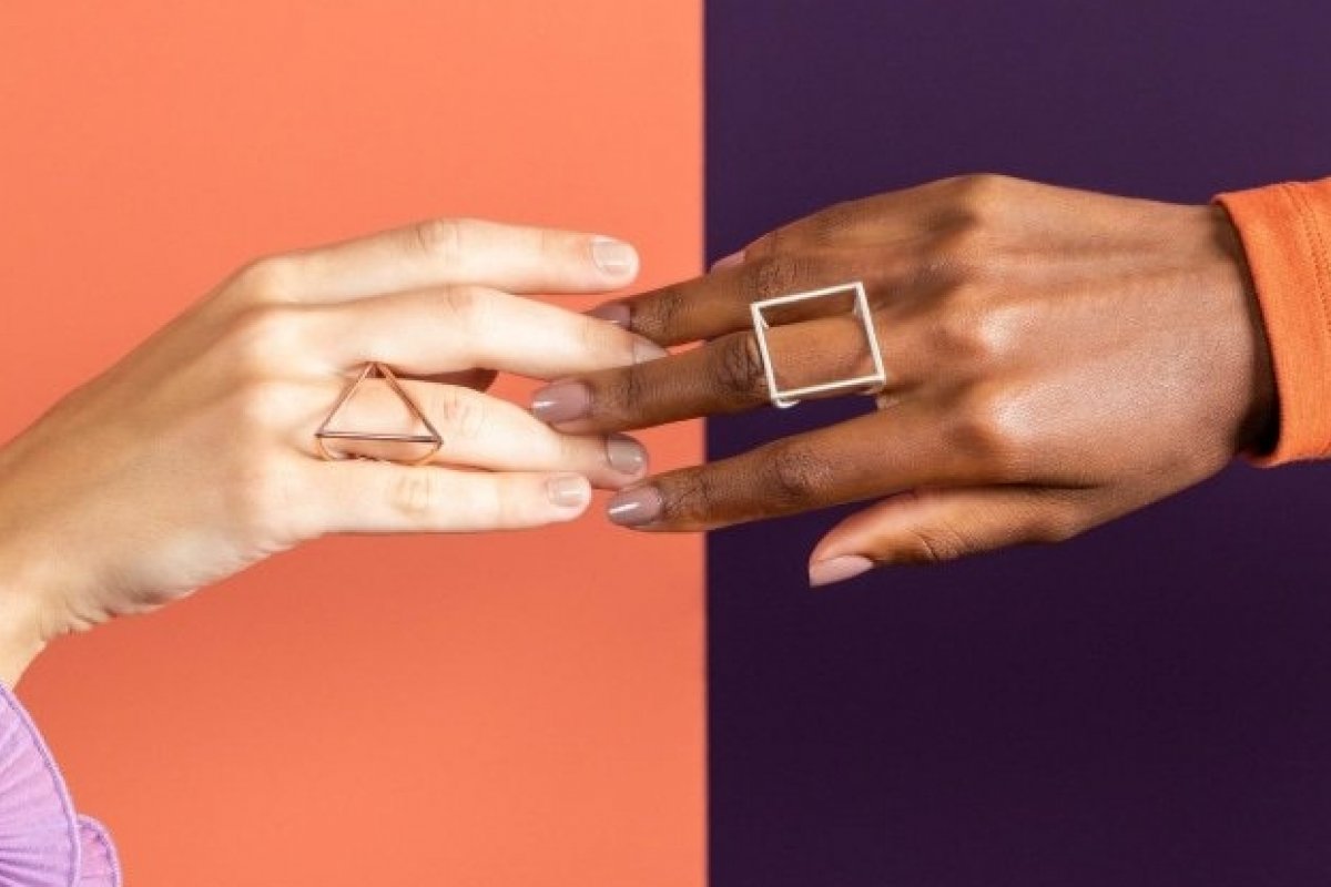 Designer carioca Caio Bahouth lança marca de jóias