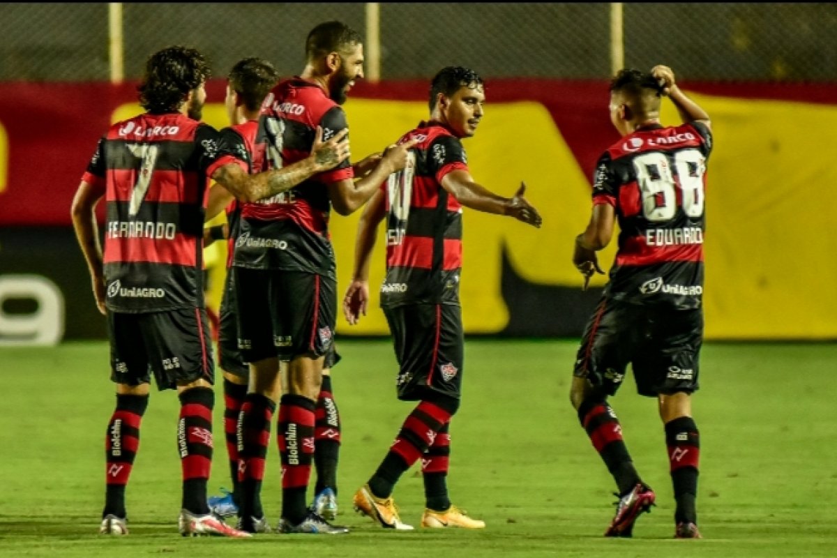Vitória bate Botafogo-SP no Barradão e garante permanência na Série B