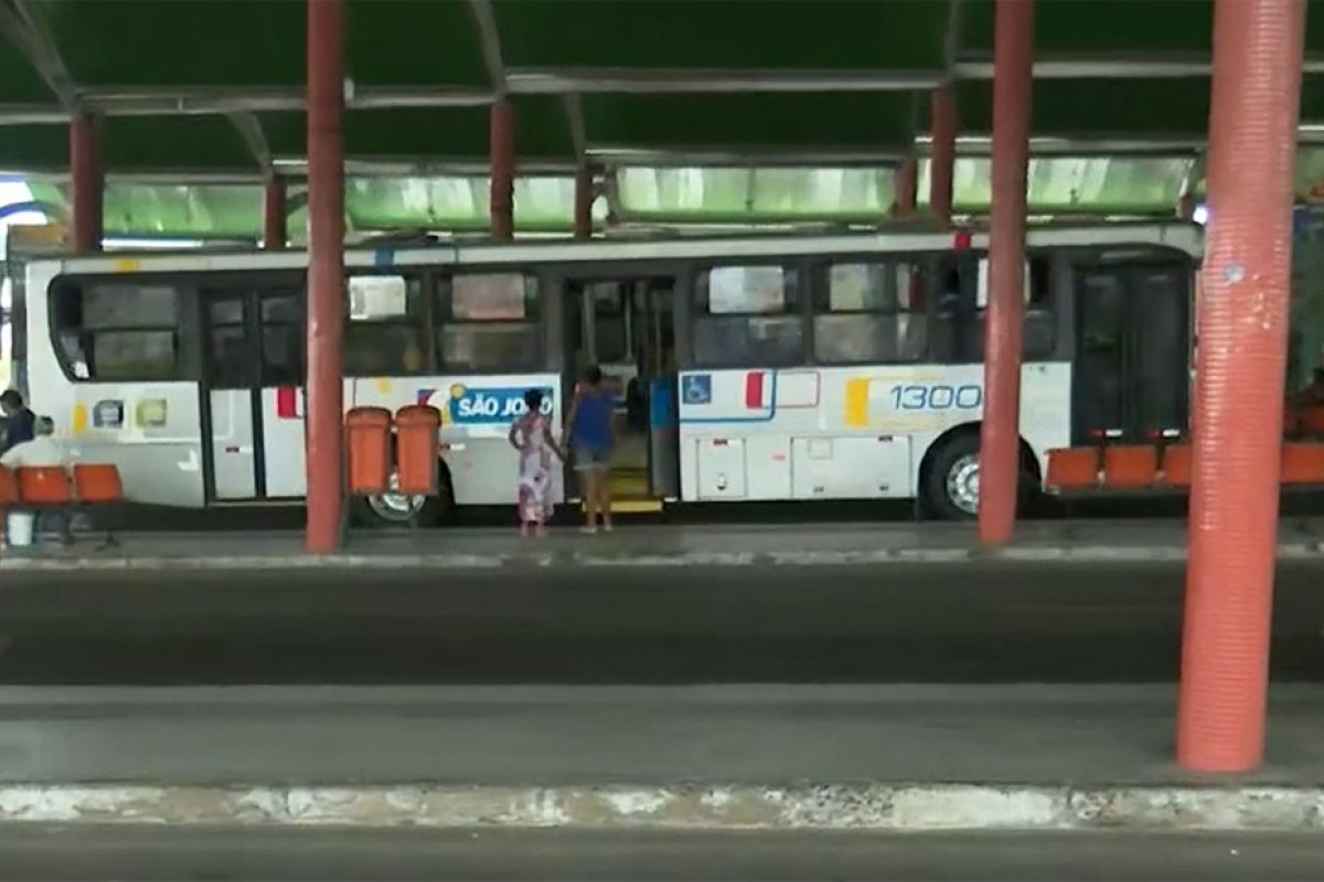 Ônibus do transporte público de Feira de Santana voltam a circular após paralisação
