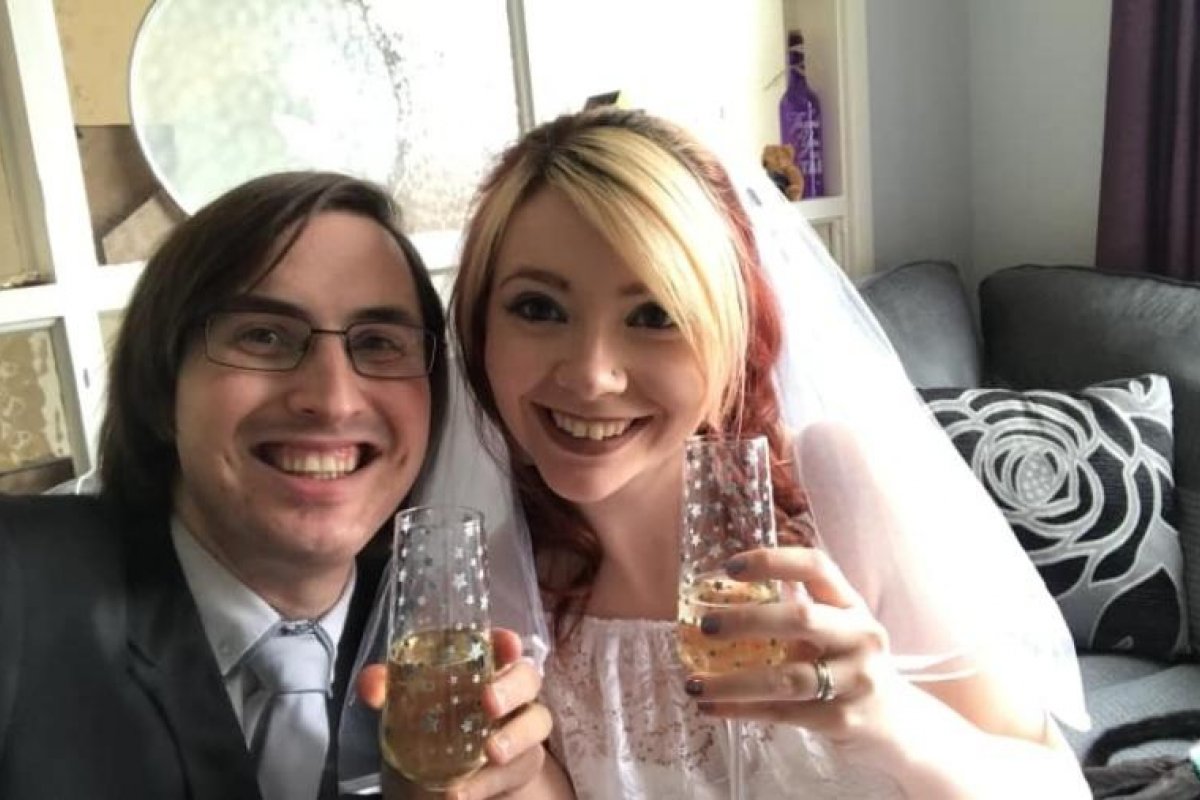 Casal remarca casamento 7 vezes em 9 meses por causa do coronavírus