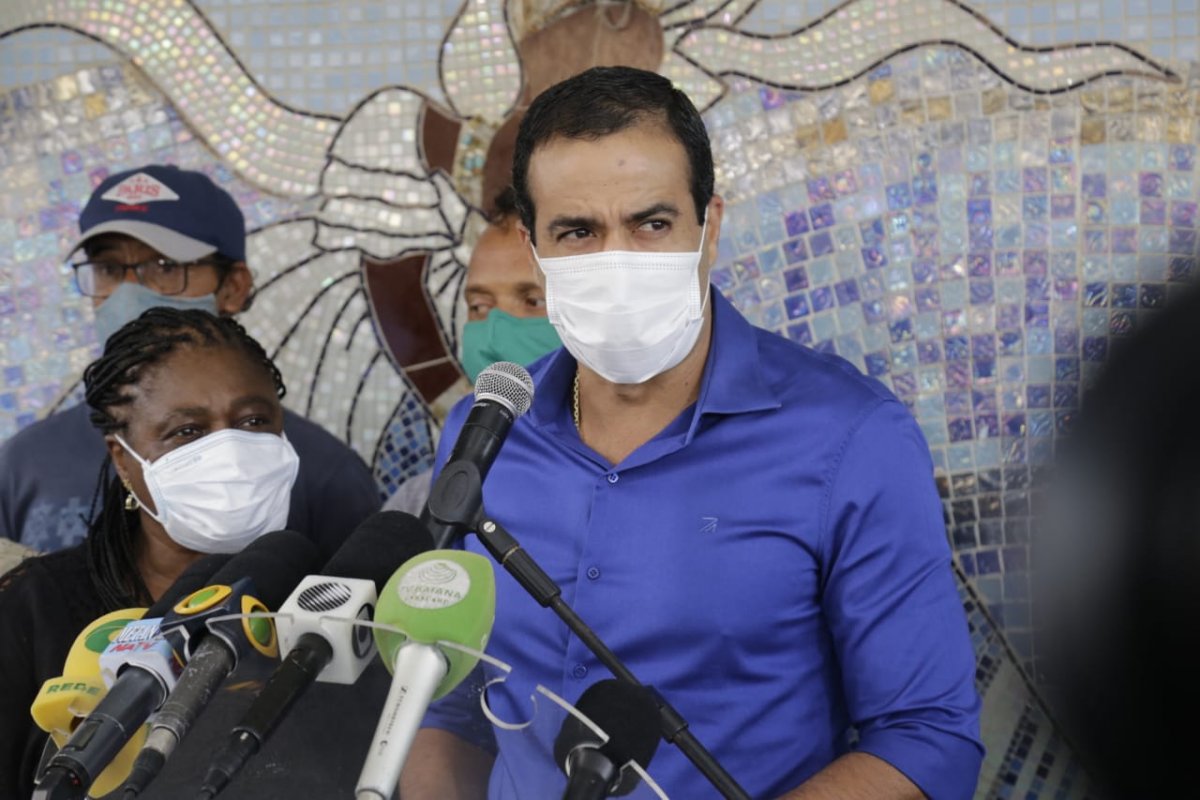 "Não há como às crianças ficarem dois anos sem estudar", diz Bruno Reis