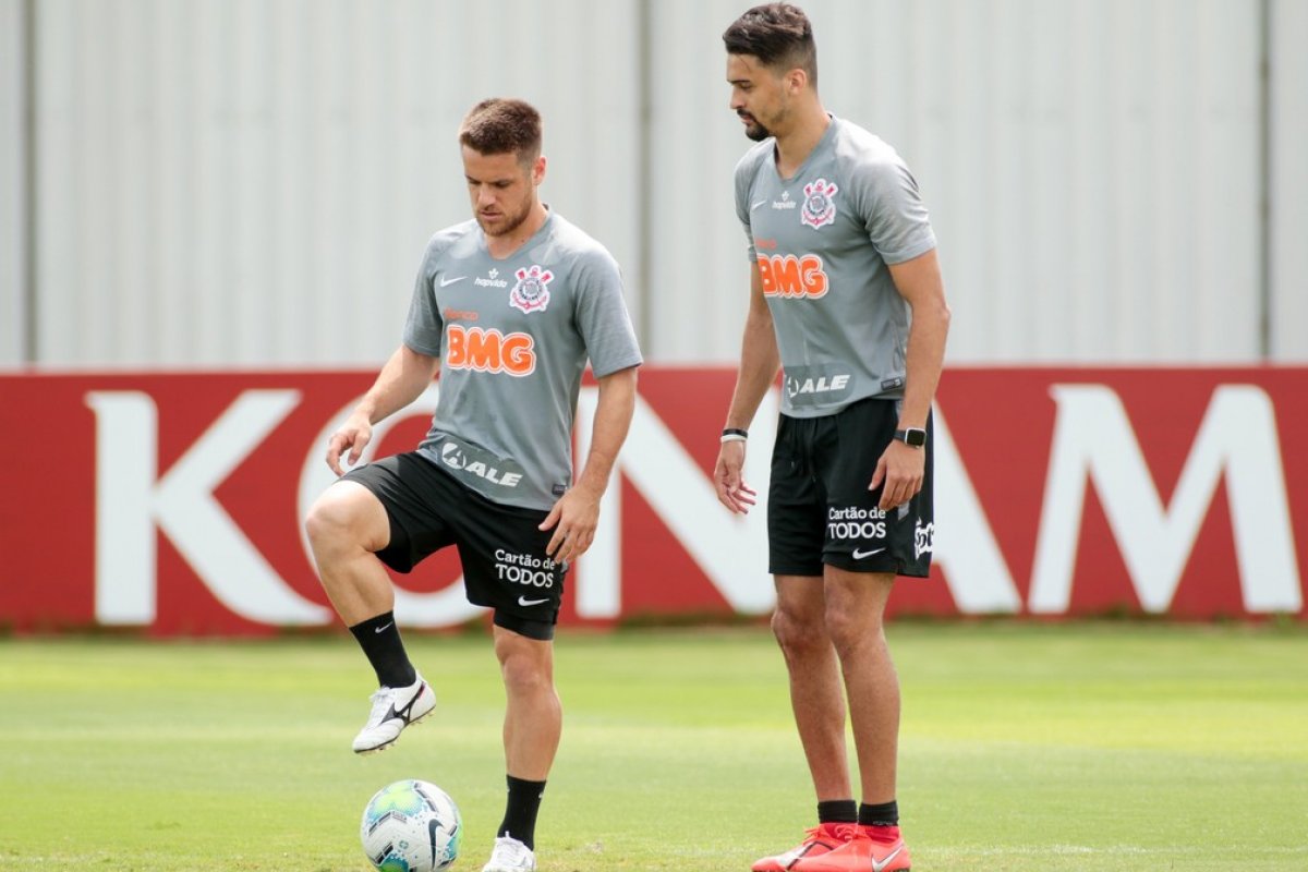Dez jogadores do Corinthians testam positivo para Covid-19
