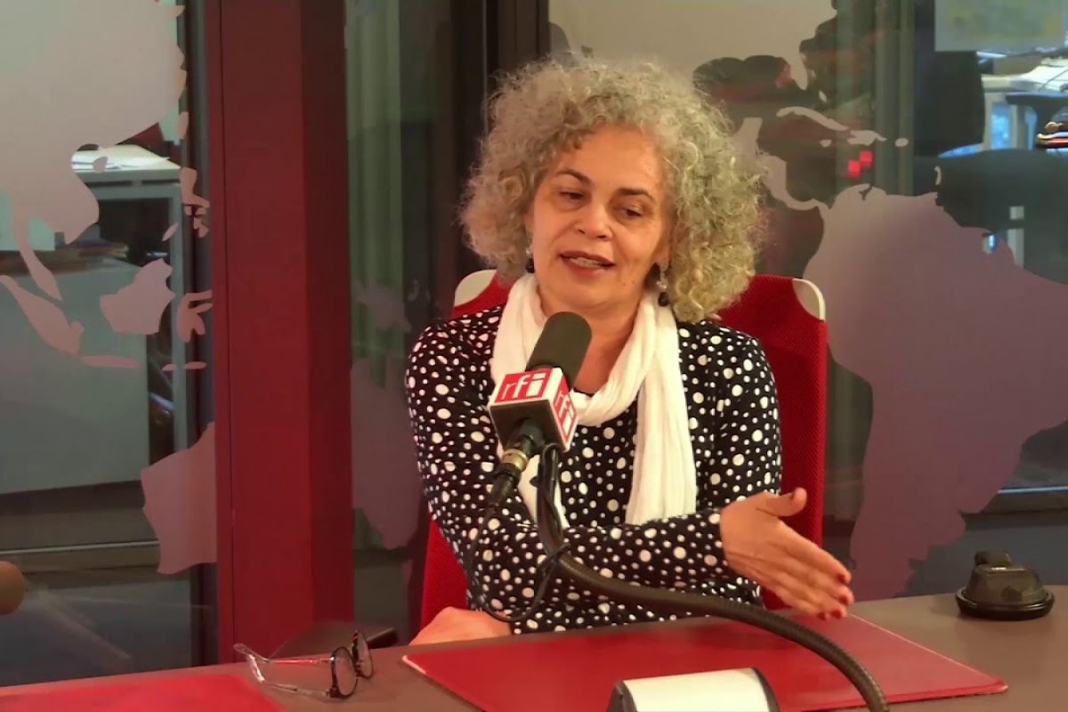 Vivendo na Alemanha, escritora baiana desembarca em Salvador para lançar seu livro 'Gaia'