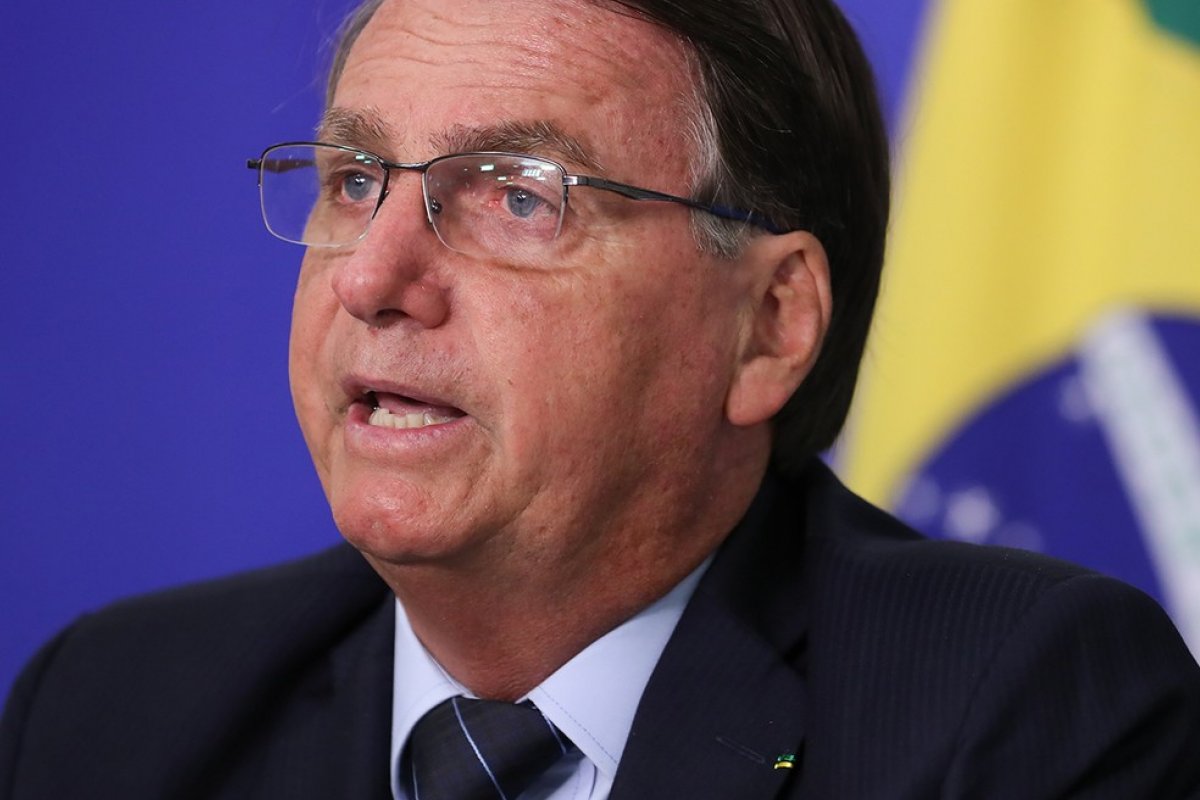 Após Reunião com Guedes, Bolsonaro diz que pode zerar impostos federais para reduzir preço do diesel