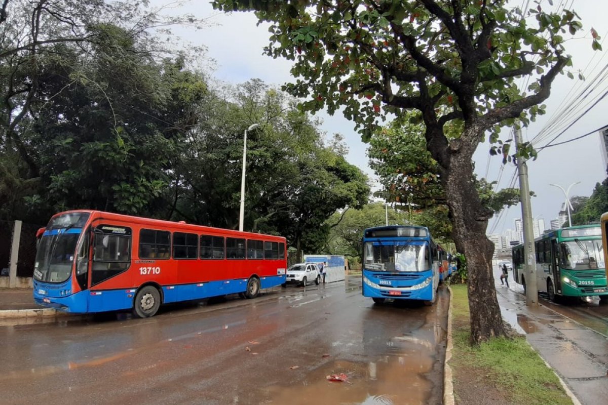 Ônibus estão sem circular no bairro de Santa Cruz, em Salvador