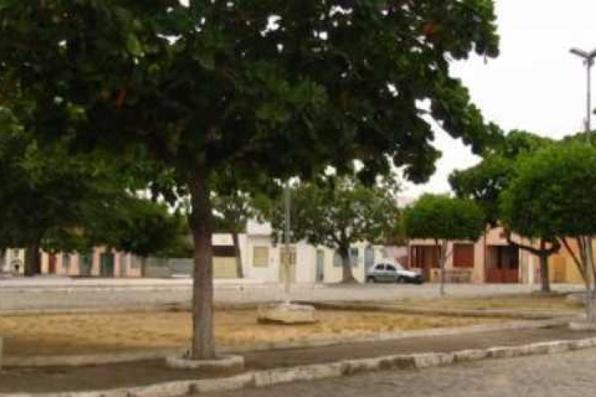 Homem é morto e companheira fica ferida em povoado no interior da Bahia