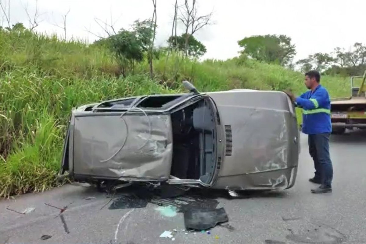 Mulher morre e outras três pessoas ficam feridas após acidente em rodovia do sul da Bahia
