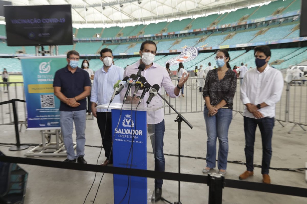"Bolsonaro presta um disserviço à democracia", diz Bruno após ofensas do presidente à imprensa