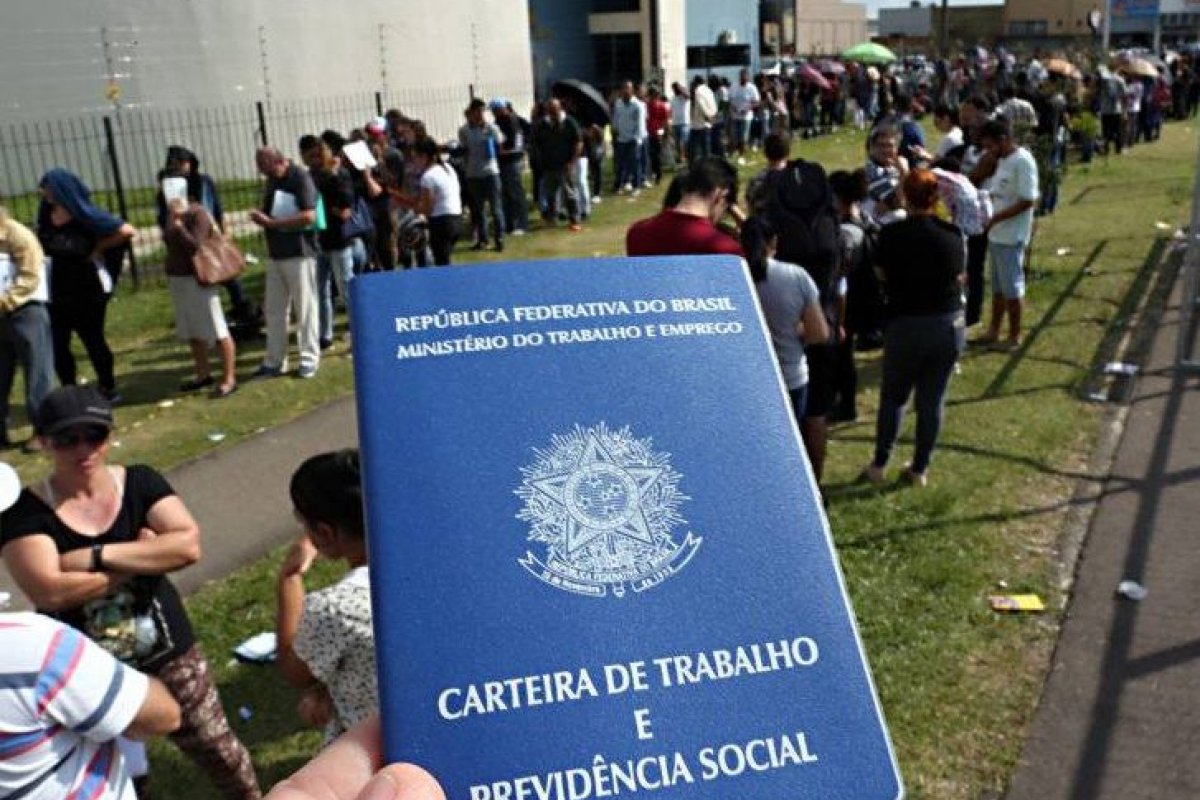 IBGE: Desemprego tem segunda queda seguida e fica em 14,1%