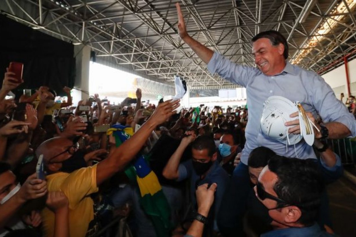 Em Sergipe, Bolsonaro promete vacinar toda a população "em curto espaço de tempo"