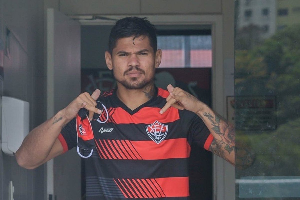 "Quem sabe eu não volte um dia?", diz Léo Ceará ao se despedir do Vitória