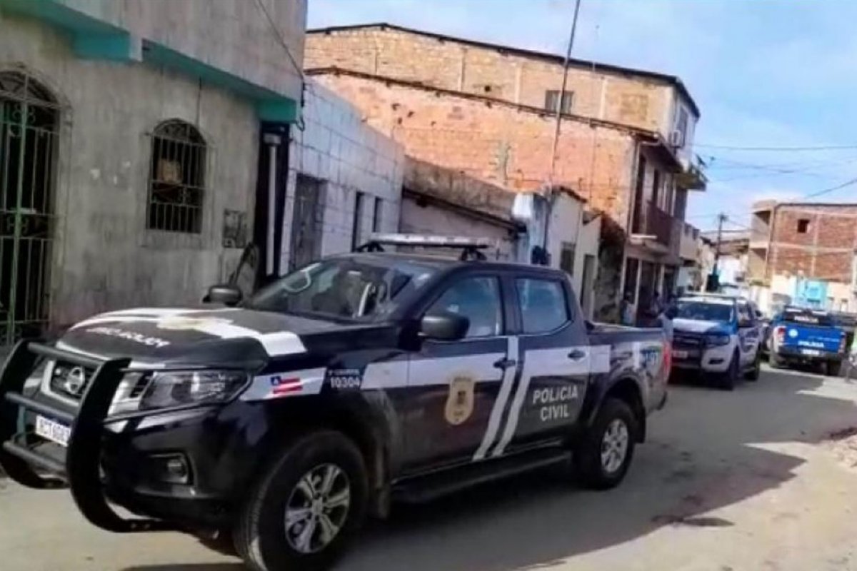 Homem morre e dois são presos em operação contra o tráfico de drogas no recôncavo baiano