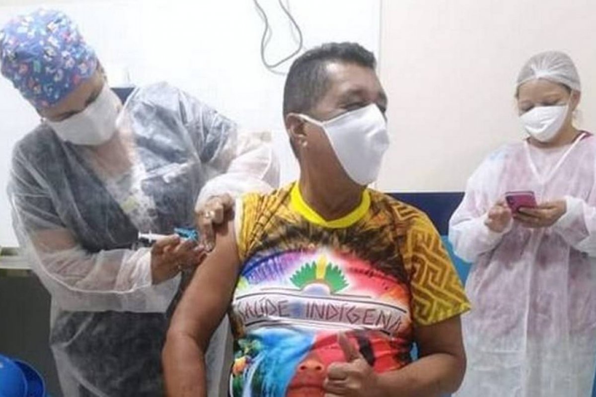 Pelo menos 20 autoridades são investigadas em nove estados por furar fila de vacinação contra Covid-19