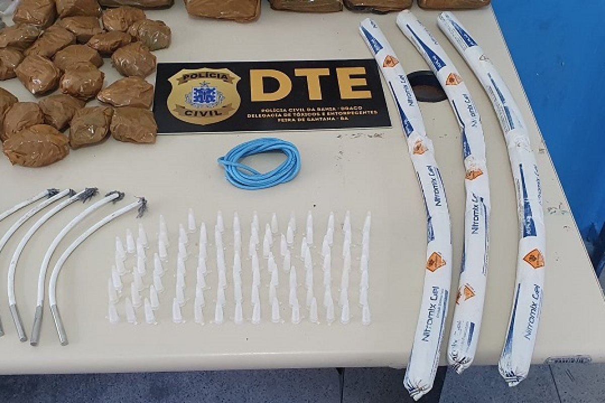 Jovem é preso em flagrante com drogas e três bananas de dinamite