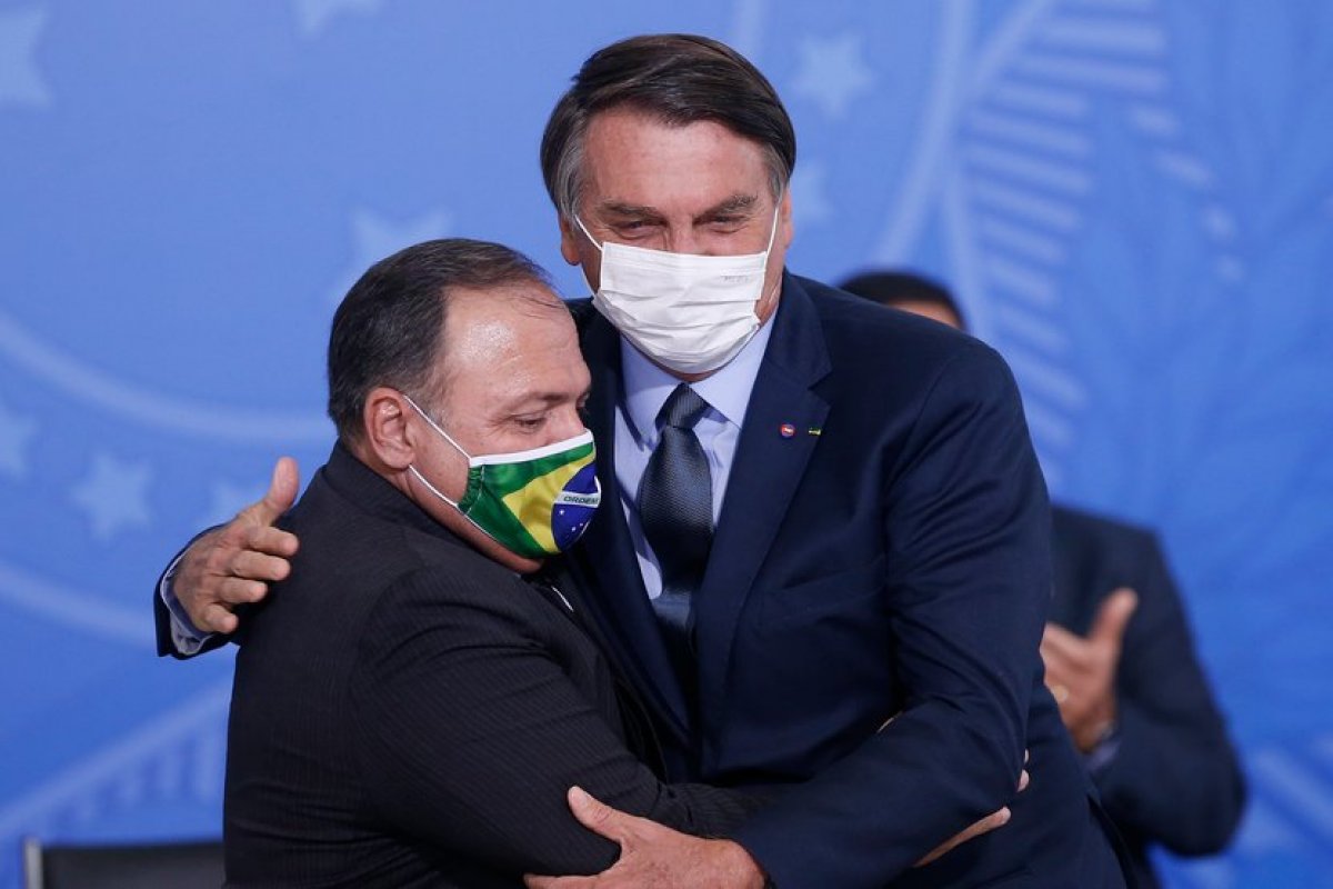 "Nada a temer", diz Bolsonaro sobre investigação de Pazuello pela PF