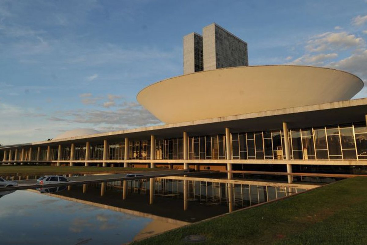 Orçamento da Câmara e Senado é maior do que quase 100% das cidades brasileiras