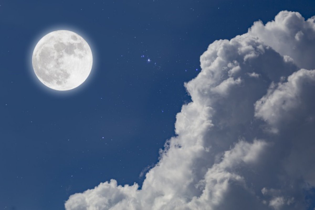 Estudos mostram como a lua cheia pode afetar a qualidade do sono e o ciclo menstrual