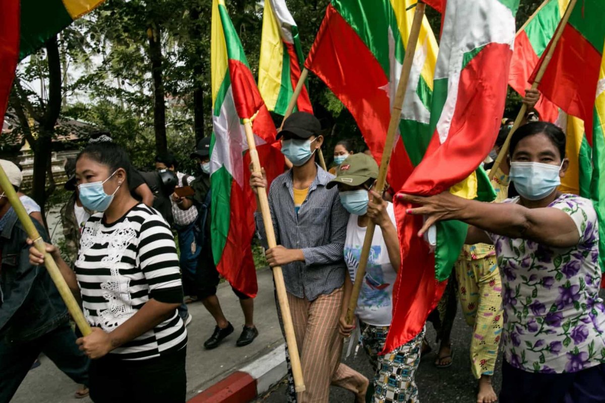 Exército de Myanmar dá golpe de estado e promete novas eleições sem fraude