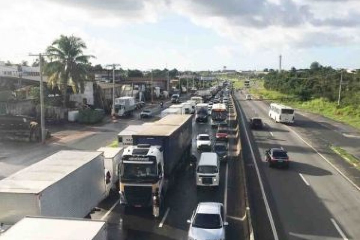 Justiça veta paralisação de caminhoneiros na Bahia
