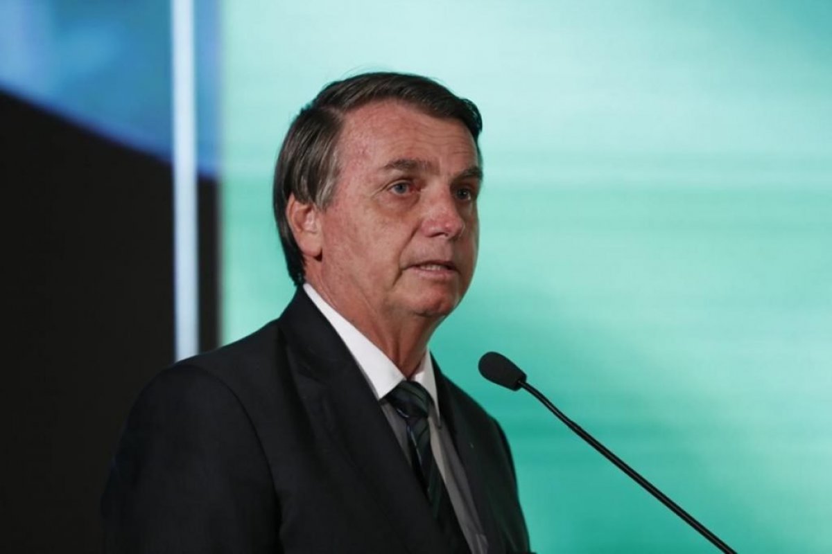 Bolsonaro deseja felicidade para Rodrigo Maia e diz que "tudo acaba um dia"