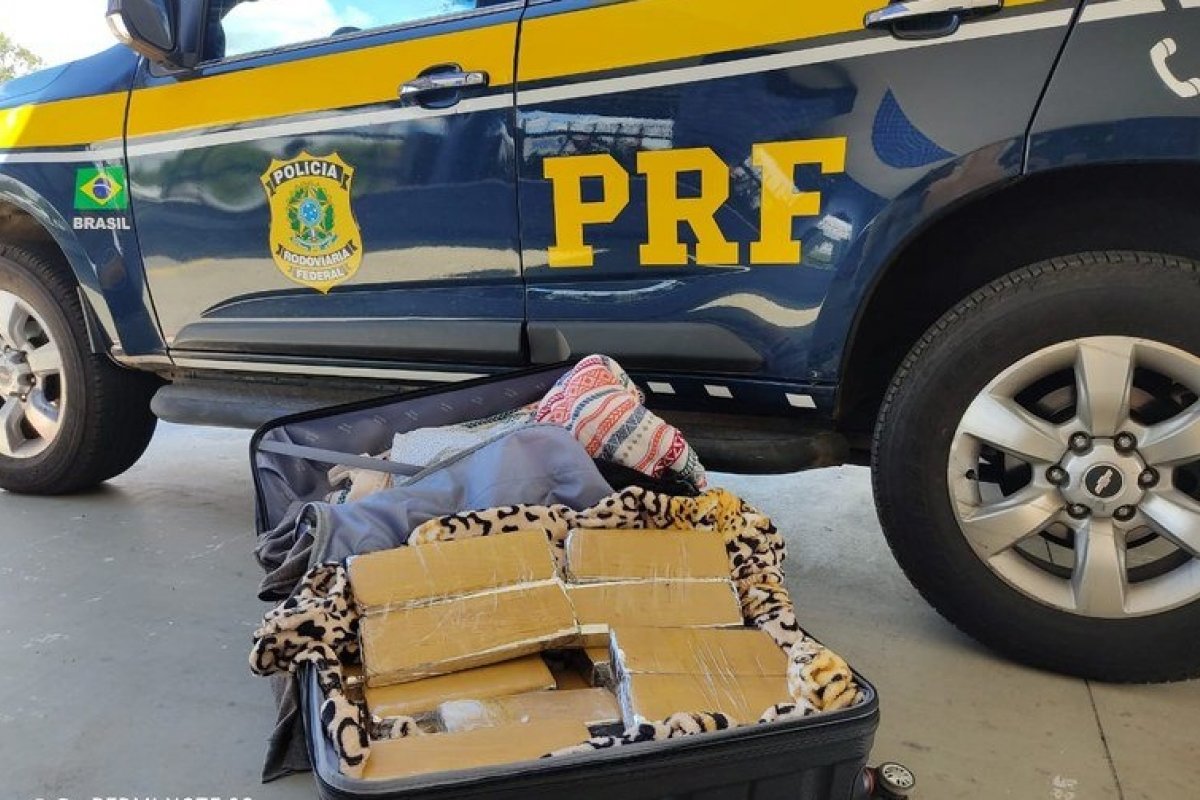 PRF-BA: 20 quilos de maconha são encontradas dentro de mala na BR 116