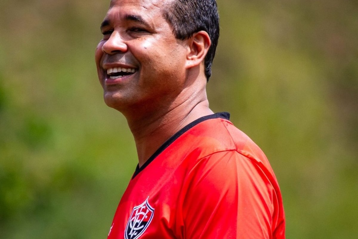 Rodrigo Chagas é confirmado como comandante do Vitória na temporada de 2021