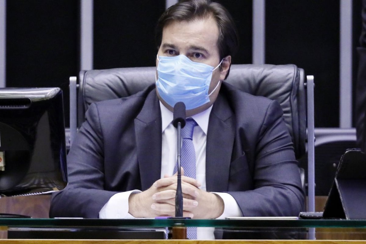 Rodrigo Maia afirma que não vai dar andamento a nenhum pedido de impeachment contra Bolsonaro
