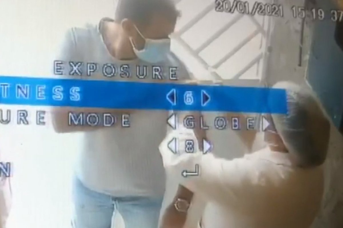 Enfermeira é flagrada vacinando suposto namorado contra o coronavírus, em Cruz das Almas