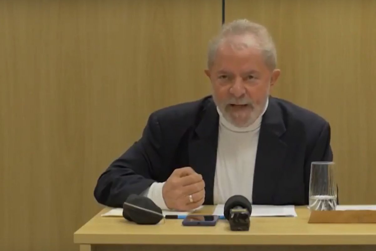 "Estou aqui por que quero", diz Lula sobre prisão 