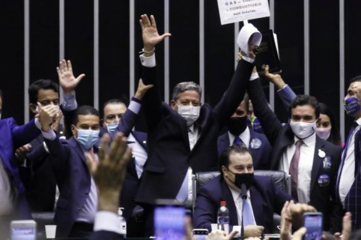 Maia destronado; Lira é o recomeço