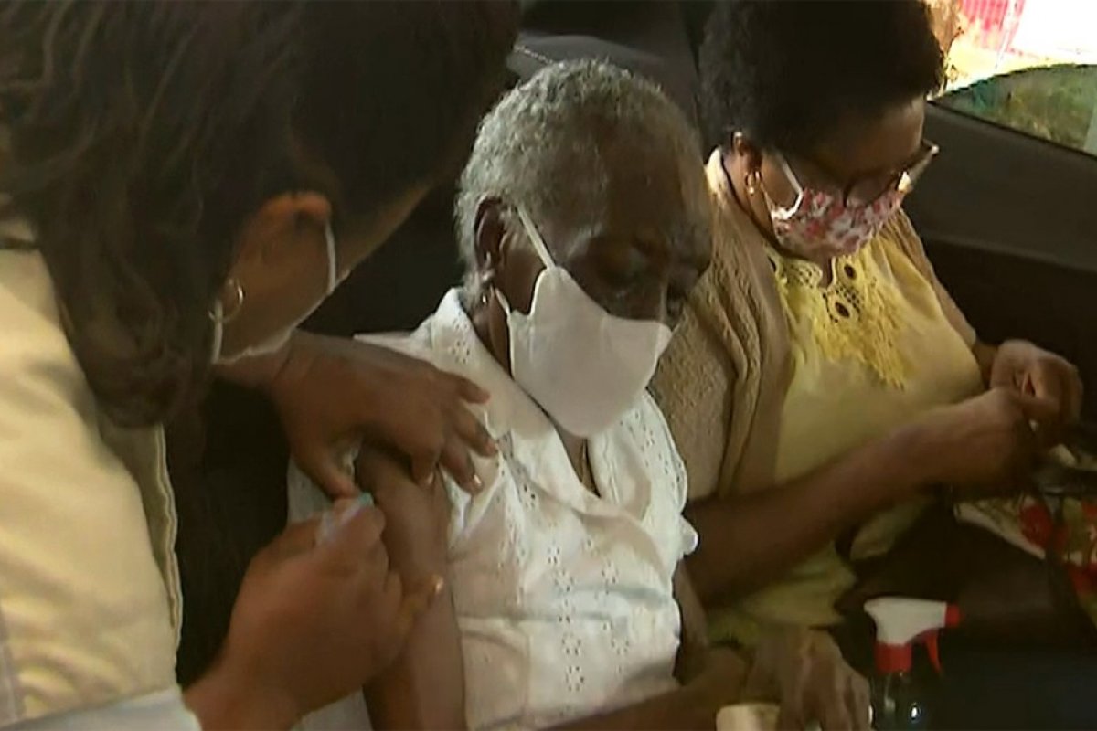 Começa nesta terça-feira (2) vacinação contra Covid-19 para idosos acima de 90 anos em Salvador